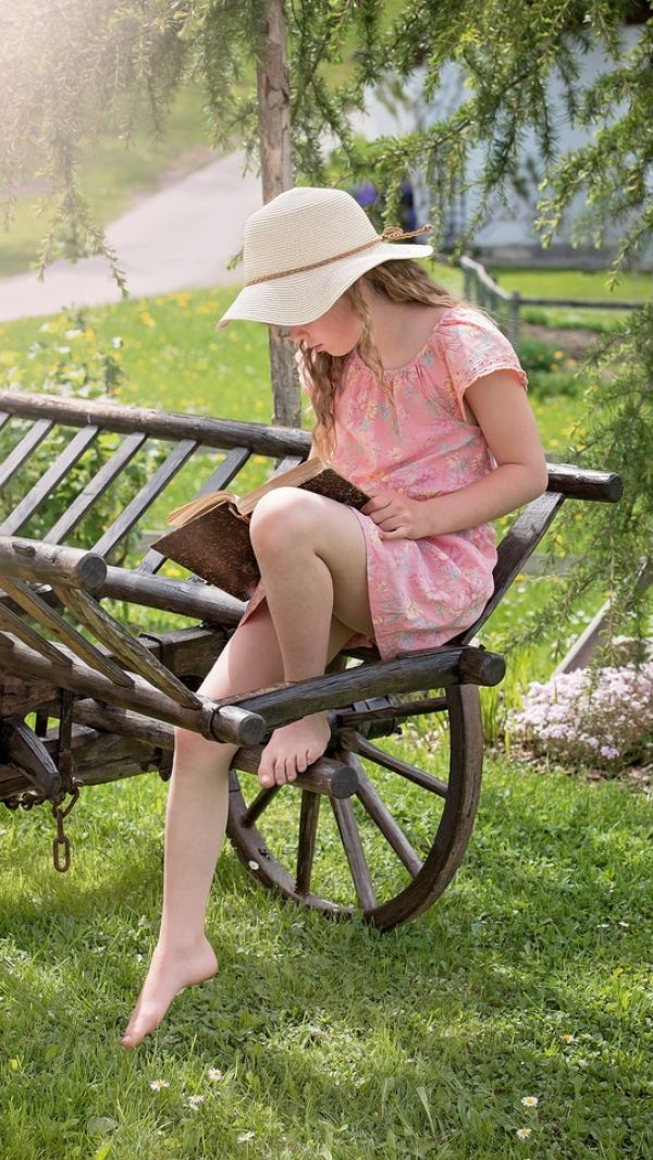 beach-hat-beautiful-book-child-261960.jpg